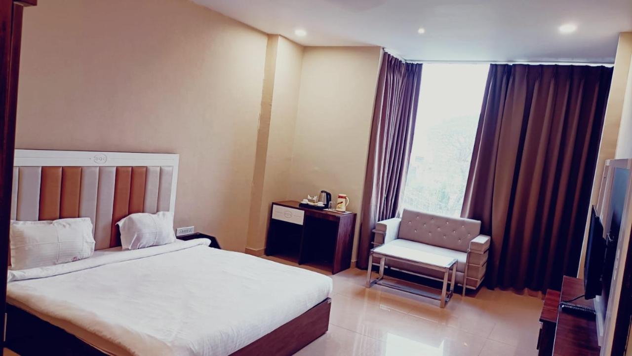 Hotel Emperor Paradise Bilaspur  Exterior photo