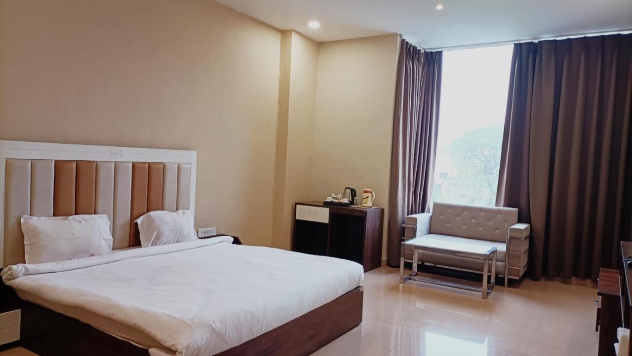Hotel Emperor Paradise Bilaspur  Exterior photo