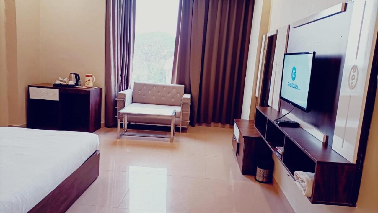Hotel Emperor Paradise Bilaspur  Exterior photo