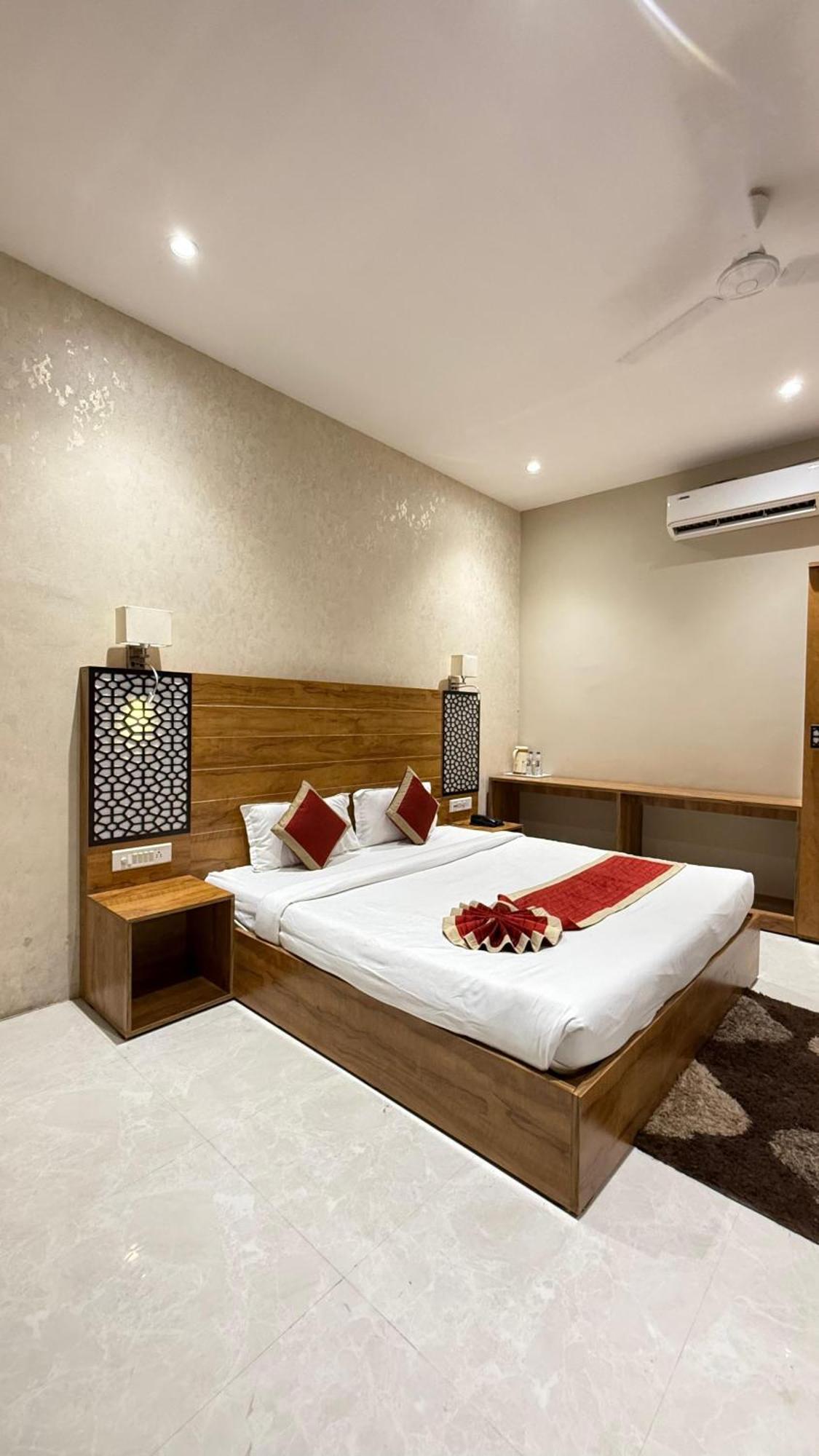 Hotel Emperor Paradise Bilaspur  Exterior photo