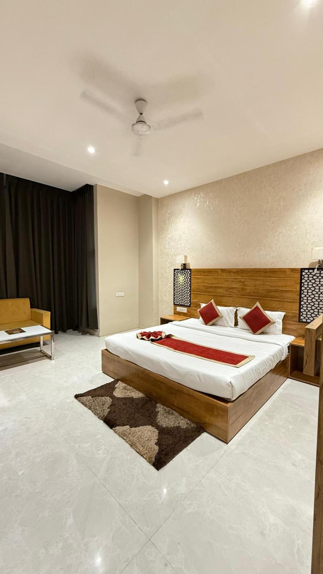 Hotel Emperor Paradise Bilaspur  Exterior photo